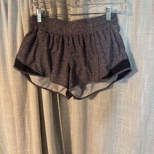 Lululemon Hotty Hot low-Rise lined short 2.5"